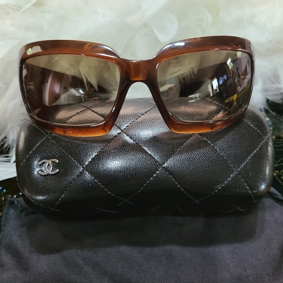 CHANEL Accessories - EUC Vintage Chanel Sunglasses
